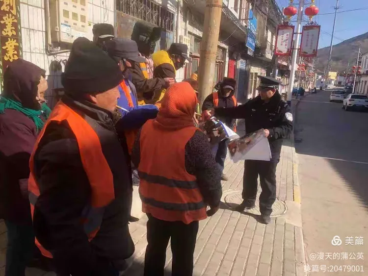 硖石派出所开展首个"中国人民警察节"暨第35个"110宣传日"主题宣传